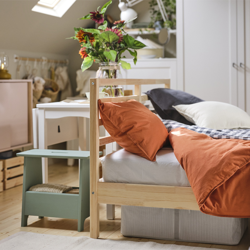 A relaxing bedroom with Scandinavian country style